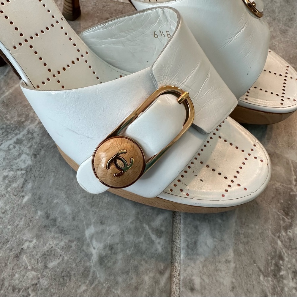 Vintage Chanel White & Gold Leather Platform Mules Sandals Sz 36.5 - Picture 3 of 10